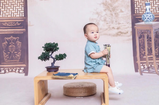 中国澳门宝宝反复发烧呕吐
